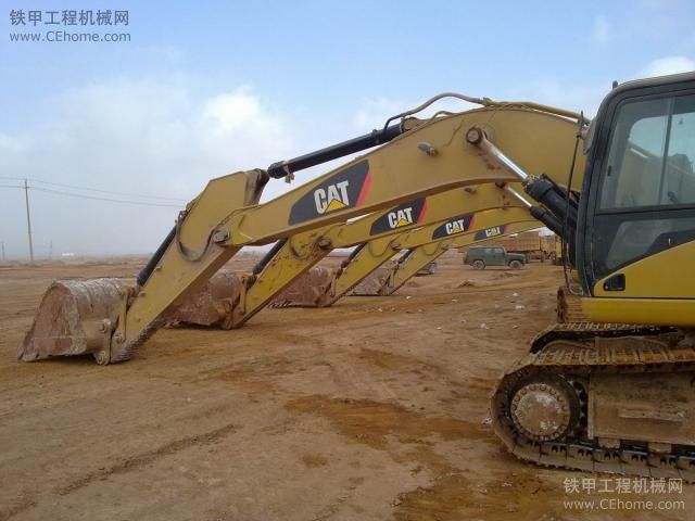 哥們的四臺(tái)CAT324，絕對(duì)漂亮，不看后悔終生。。。。