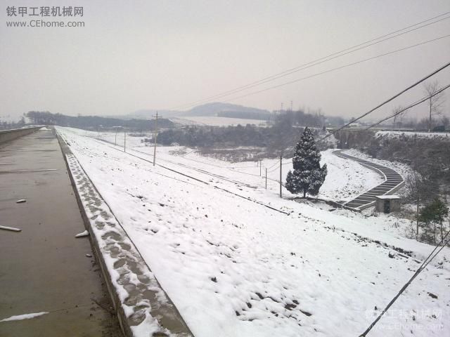 大家看看雪后工地是不是漂亮些