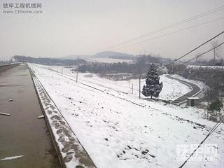 大家看看雪后工地是不是漂亮些