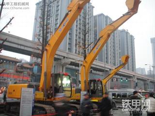 徐工80拖链轮又坏了一个，自己找师傅加工了一个，