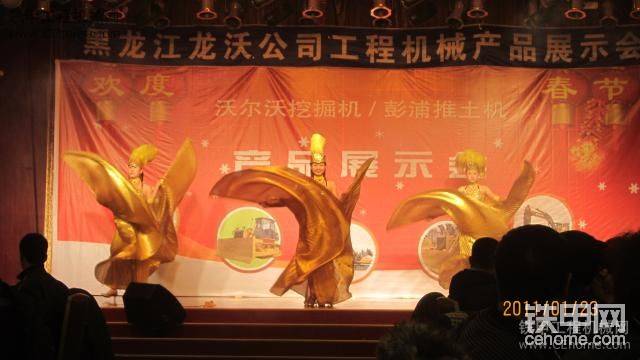 舞蹈还行主要是姑娘还行