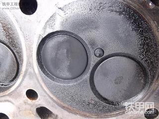 剛修的康明斯發(fā)動機6D102就冒藍煙