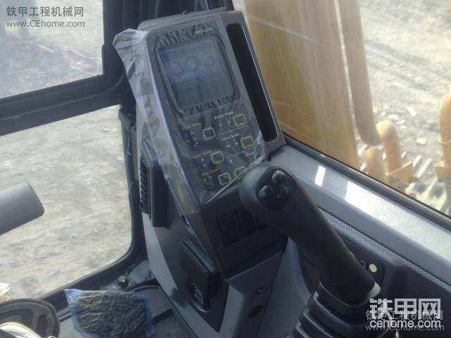 現(xiàn)代就顯示屏挺好看。