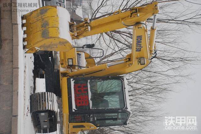 挖掘機雪中情