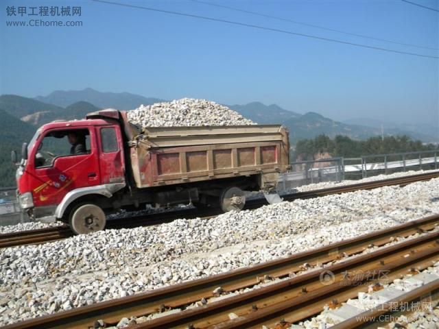 在鐵路上跑的汽車