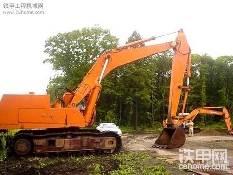 日立UH20双发动机挖掘机