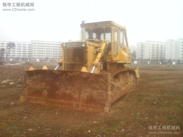 2000年山推D85推土机。
