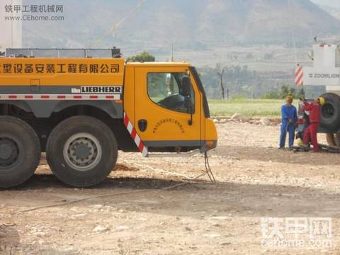 親臨世界之最：利勃海爾1200噸全地面起重機