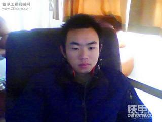 怎么办呢？要不要坚持自己的梦想呢？大哥们进来帮回答下啊