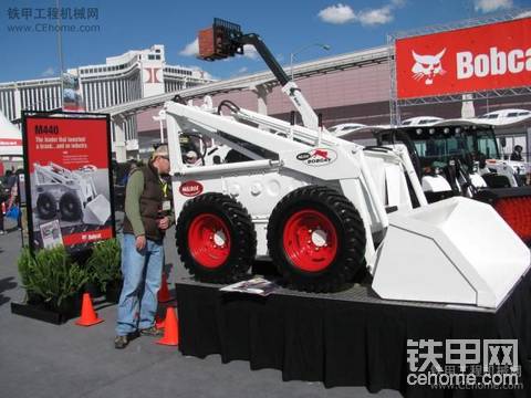 Conexpo2011之最新一代滑移裝載機(jī)