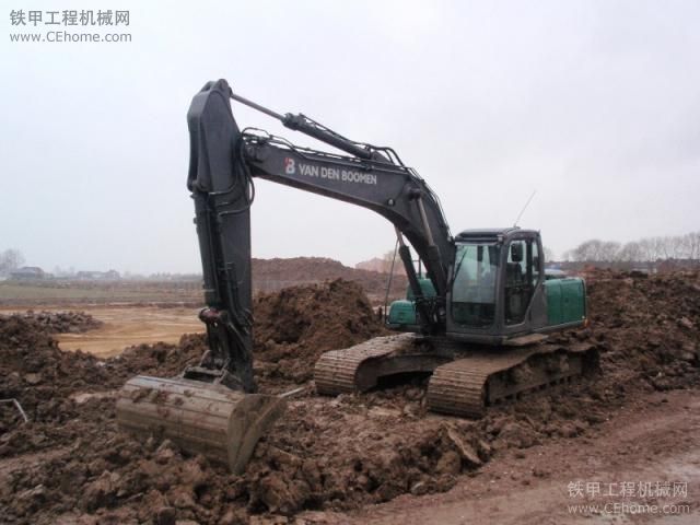 五顏六色的Kobelco SK 210 LC-VI