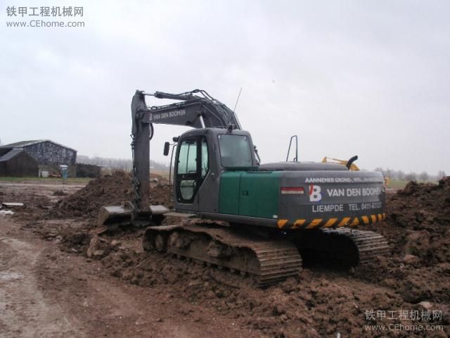 五顏六色的Kobelco SK 210 LC-VI