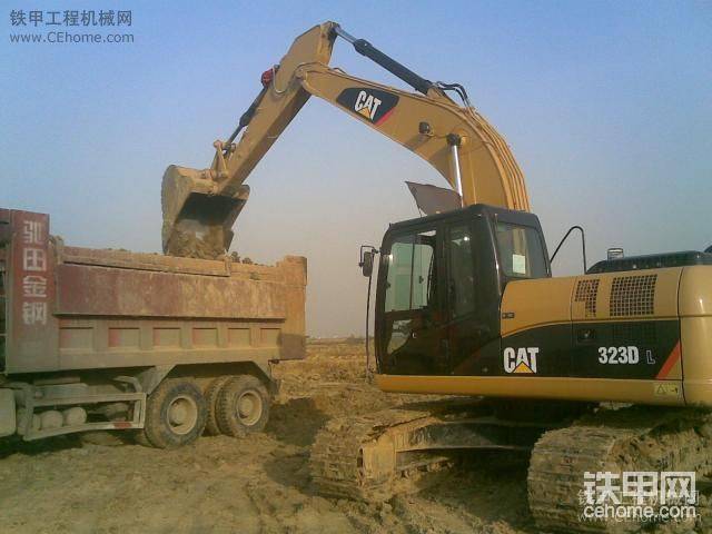 卡特323DL装车