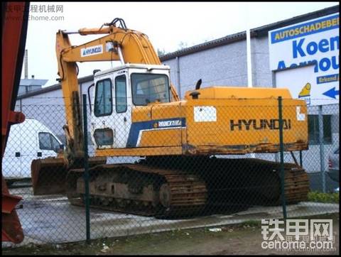 现代R210LC-1挖掘机和搬运挖掘机车