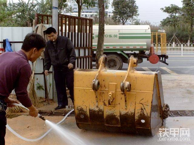 用水車洗的，強悍吧