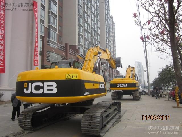 參加jcb挖掘機展會