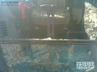 悲剧啊我们的车子让人给砸了