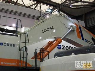 中聯(lián)重科ZE1250大型挖掘機(jī)
