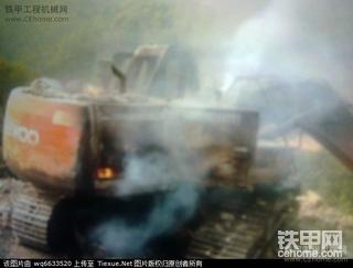 烈火中永生的挖机