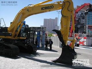 Conexpo 2011-紐荷蘭和黃色神鋼展覽館