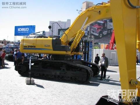 Conexpo 2011-紐荷蘭和黃色神鋼展覽館