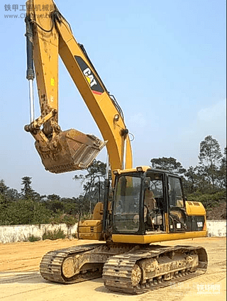 来看下我开的CAT320D