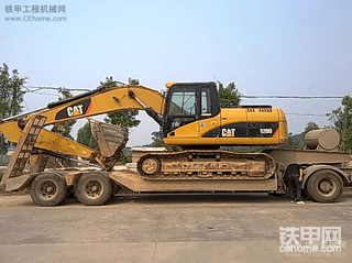 来看下我开的CAT320D
