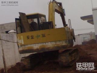 开了5年挖机  感觉自己的技术还很一般般