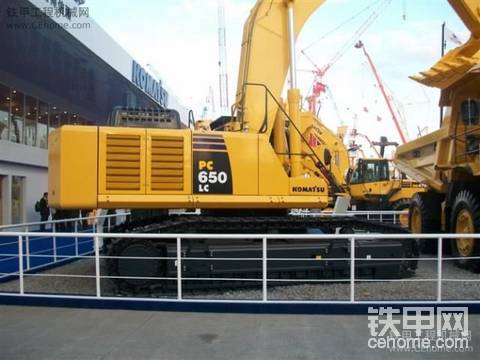 小松D65推土機(jī)震撼登場