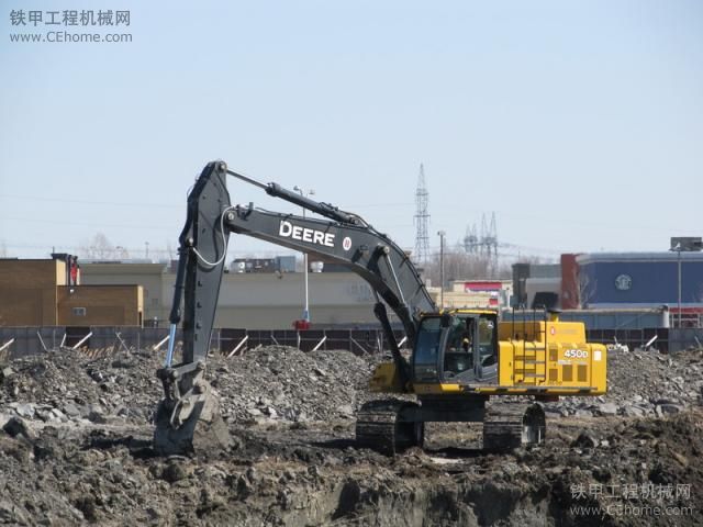 一個(gè)工地5部挖掘機(jī)，日立ZX850LC-3、迪爾450DLC..........