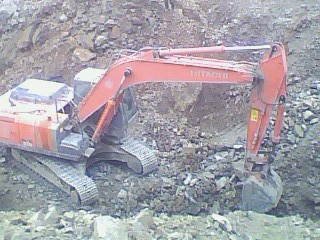 大家来看看我的HITACHI ZAXIS240-3（再付几张美女图片）