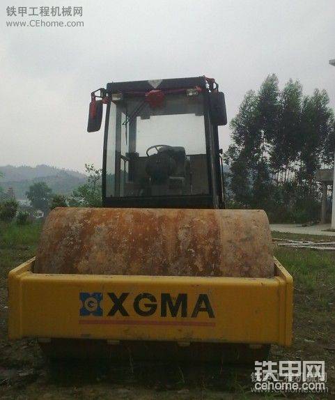 廈工壓路機(jī)