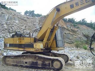 海南个人出售卡特挖机E240B带工兵8T9.5成新炮头