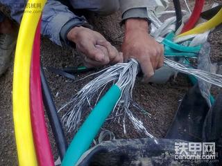 今兲铲断了一根十万伏旳高压地线。
