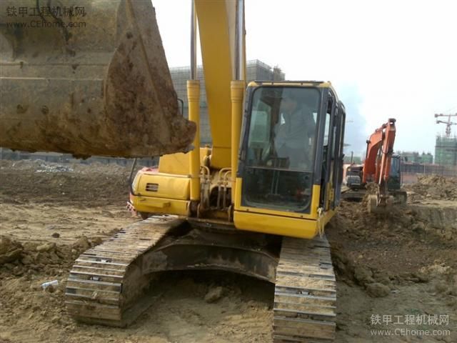 安徽合肥个人出售小松PC200-7挖掘机