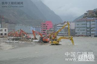 部队挖掘机  哈哈