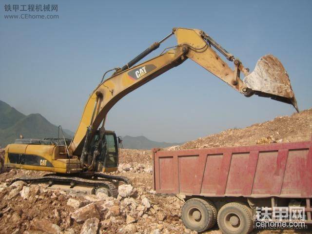 工作一万小时的卡特330