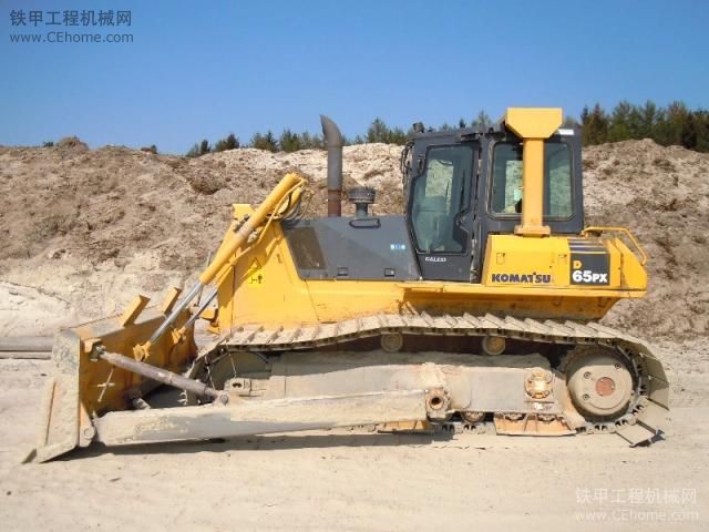 小松D65PX推土機