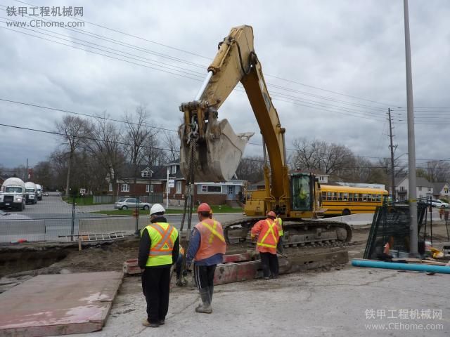 CAT 374D 路过拍几张，还有视频不知怎样发。