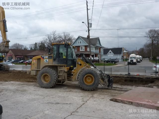 CAT 374D 路過(guò)拍幾張，還有視頻不知怎樣發(fā)。