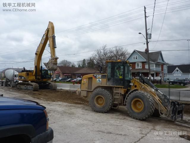 CAT 374D 路過(guò)拍幾張，還有視頻不知怎樣發(fā)。