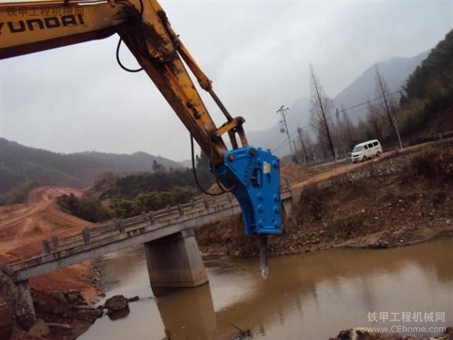 韓國(guó)利斯特鑿巖機(jī)破碎錘