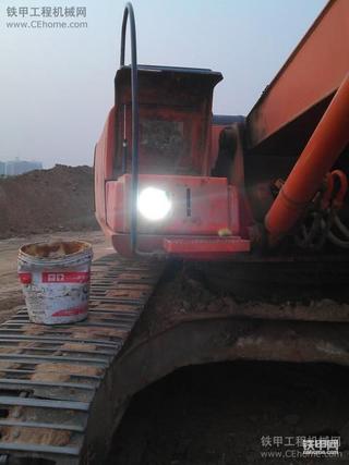 国内使用氙气灯第一挖  日立EX200-5挖掘机