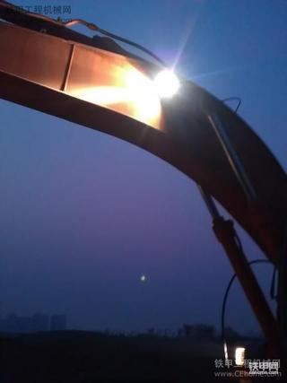 国内使用氙气灯第一挖  日立EX200-5挖掘机