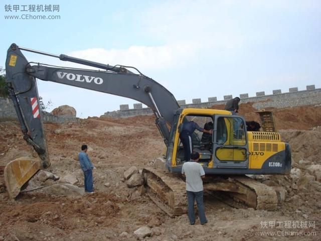 请问那里出毛病了，谁知道不？VOLVO210