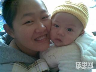 我老婆PP大大的，跟我学了二个月的挖机，莫欢呼，