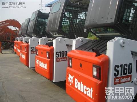斗山山貓S160滑移裝載機(jī)