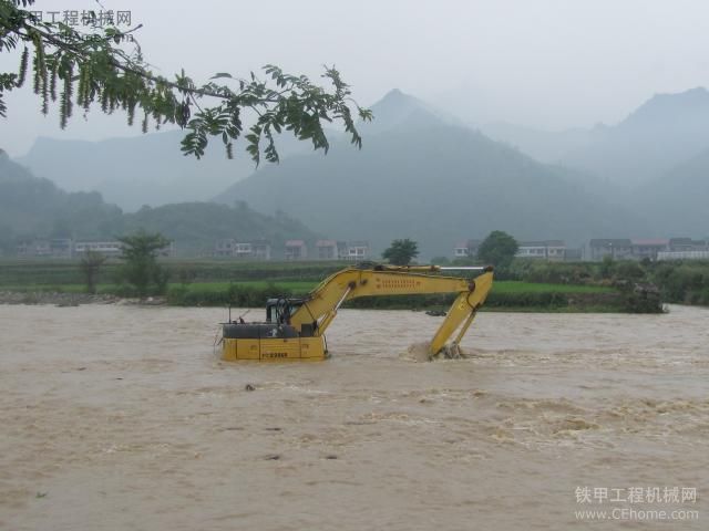 水淹挖掘机