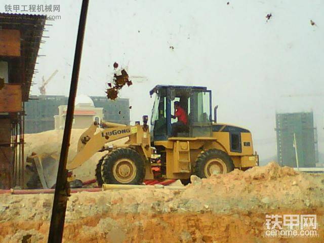 鏟車?yán)?，又偷懶? onerror=