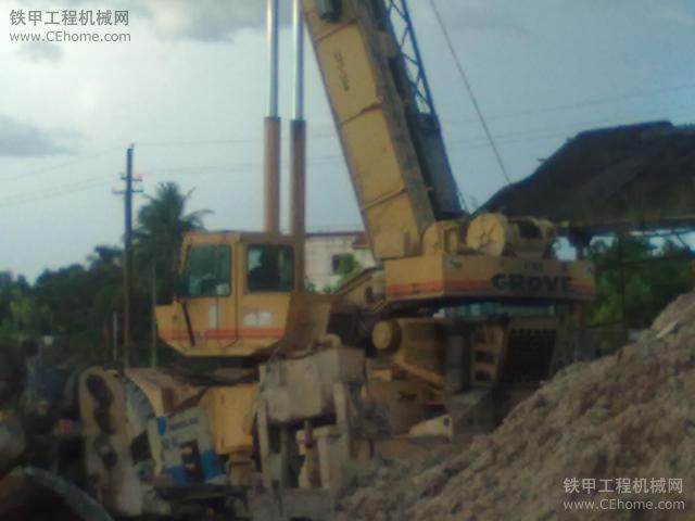 各位甲友看下下，這是哪個牌子的全地形吊車，很少見哦